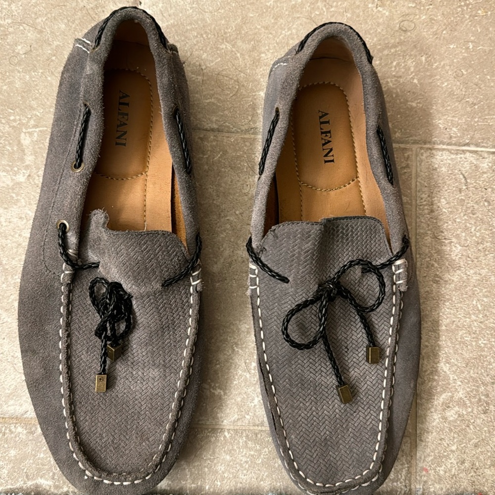 Alfani size 10 men’s grey suede shoes